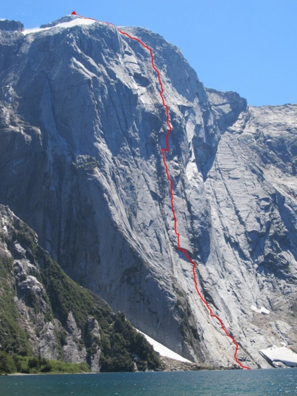 Serrania Avalancha - Silvia Vidal establishing Espiadimonis  (A4/6b, 1500m) up Serrania Avalancha, Patagonia.