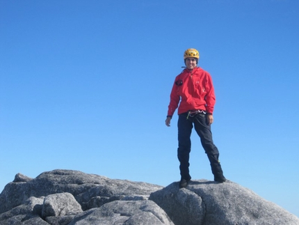 Serrania Avalancha - Silvia Vidal establishing Espiadimonis  (A4/6b, 1500m) up Serrania Avalancha, Patagonia.