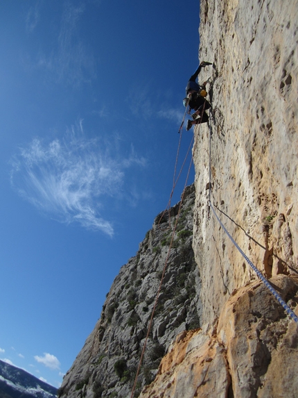 Rocca Calanna - Rocche del Crasto - Il Paradiso all'improvviso: Max Flaccavento in apertura sul quinto tiro
