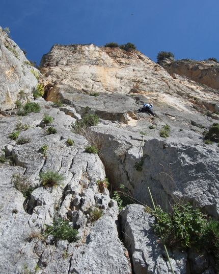 Rocca Calanna - Rocche del Crasto - Il Paradiso all'improvviso: Max Flaccavento in libera sul terzo tiro