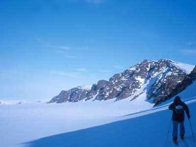 Svalbard - Traversando sotto la nord del Newtontoppen