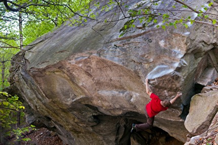 Martin Keller - Martin Keller climbing Der mit dem Fels tanzt at Chironico, Switzerland.