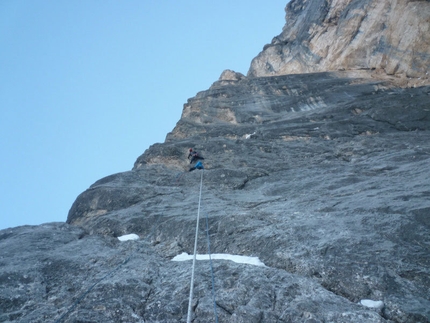 Kein Rest Von Sehnsucht, Punta Tissi, Civetta - In azione durante la prima invernale di Kein Rest Von Sehnsucht, Punta Tissi, Civetta