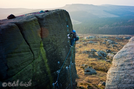 Michele Caminati - Michele Caminati su Braille Traille E7 6c, aperta da Johnny Dawes a Burbage, Inghilterra.