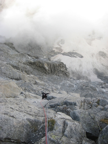 Presanella - Presanella parete est: G. Paoli sulla via delle Guide