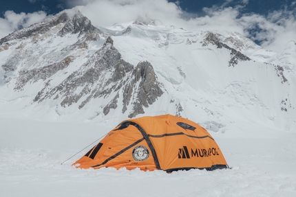 L’Ambassador Ferrino Andrzej Bargiel con gli sci su Gasherbrum I e II - Pieno successo per la nuova avventura di Andrzej Bargiel, new entry nel team Ferrino, che ha salito e sceso con gli sci le vette di 8000 metri del Gasherbrum I e Gasherbrum II