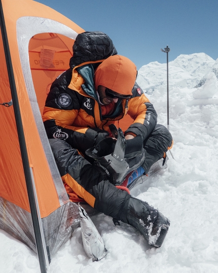 L’Ambassador Ferrino Andrzej Bargiel con gli sci su Gasherbrum I e II - Pieno successo per la nuova avventura di Andrzej Bargiel, new entry nel team Ferrino, che ha salito e sceso con gli sci le vette di 8000 metri del Gasherbrum I e Gasherbrum II