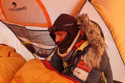 Ferrino Ambassador Alex Txikon on the summit of Manaslu in winter - Ferrino Ambassador Alex Txikon on the summit of Manaslu in winter. This is the first ascent to be carried out completely in winter.