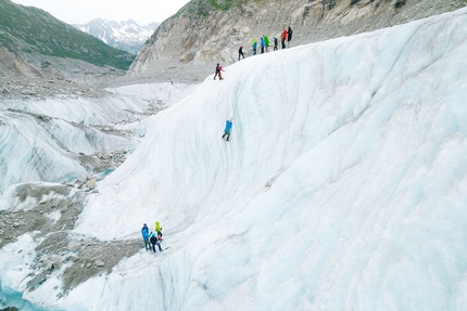Arc’teryx Alpine Academy 2022 a Chamonix – partecipa alle clinics con C.A.M.P.! - C.A.M.P. offre a 3 coppie di appassionati la possibilità di partecipare ad 1 delle 3 clinics che si svolgeranno il 2 luglio dell'Arc’teryx Alpine Academy.