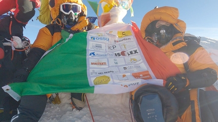 Everest: Andrea Lanfri sul Tetto del Mondo con Ferrino - L'alpinista lucchese e ambassador Ferrino Andrea Lanfri è diventato il primo atleta del mondo con pluriamputazioni a scalare la vetta dell'Everest