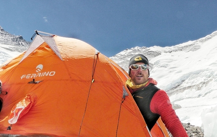 Everest: Andrea Lanfri on the Top of the World with Ferrino - On 13 May Italian climber and Ferrino Ambassador Andrea Lanfri fulfilled his dream to become the first athlete with multiple amputations to climb Everest