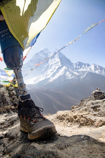 Everest: Andrea Lanfri sul Tetto del Mondo con Ferrino - L'alpinista lucchese e ambassador Ferrino Andrea Lanfri è diventato il primo atleta del mondo con pluriamputazioni a scalare la vetta dell'Everest