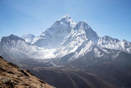 Everest: Andrea Lanfri sul Tetto del Mondo con Ferrino - L'alpinista lucchese e ambassador Ferrino Andrea Lanfri è diventato il primo atleta del mondo con pluriamputazioni a scalare la vetta dell'Everest