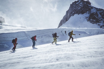 La Sportiva Vanguard Experience: chiusa con successo l’edizione 2022 - La Sportiva Vanguard Experience: chiusa con successo l’edizione 2022. Due weekend dedicati al test dell’intramontabile scarpone Vanguard tra i panorami alpini più suggestivi d’Italia