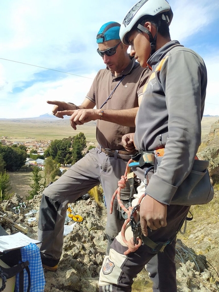 Con CAMP un parco avventura in Bolivia per i ragazzi di padre Topio - Un parco avventura a quota 4000. Non in Italia, ovviamente, perché da noi lassù stanno i ghiacciai, ma in Bolivia, dove la capitale La Paz è una città in salita che si estende dai 3200 ai 4100 metri sul livello del mare. 