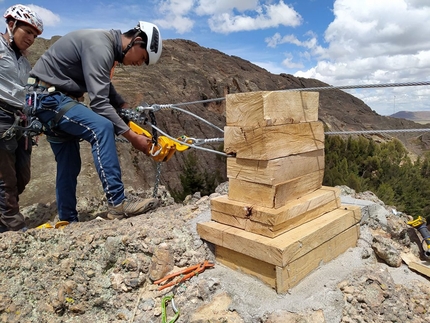 Con CAMP un parco avventura in Bolivia per i ragazzi di padre Topio - Un parco avventura a quota 4000. Non in Italia, ovviamente, perché da noi lassù stanno i ghiacciai, ma in Bolivia, dove la capitale La Paz è una città in salita che si estende dai 3200 ai 4100 metri sul livello del mare. 