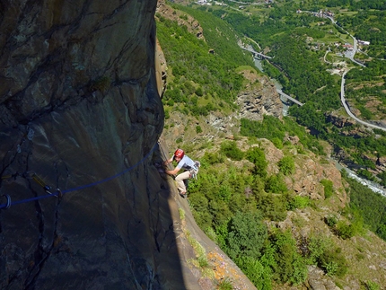 Arrampicata clean (o trad?) in Valle d'Aosta: il Pilier Rhodo a Montjovet