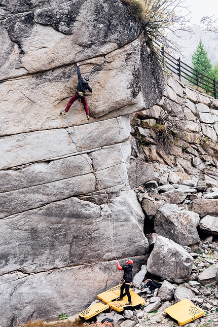 La Sportiva Athletes Climbing Meeting: a comparison of generations - To celebrate the launch of the new La Sportiva TC PRO climbing shoe, the world’s top climbers met in the Orco Valley, Italy for the La Spo Climbing Meeting