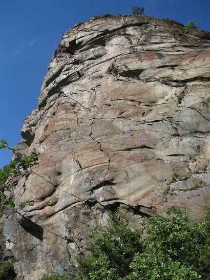 Pilier Rhodo a Montjovet - Arrampicata trad sul Pilier Rhodo a Montjovet, Valle d'Aosta