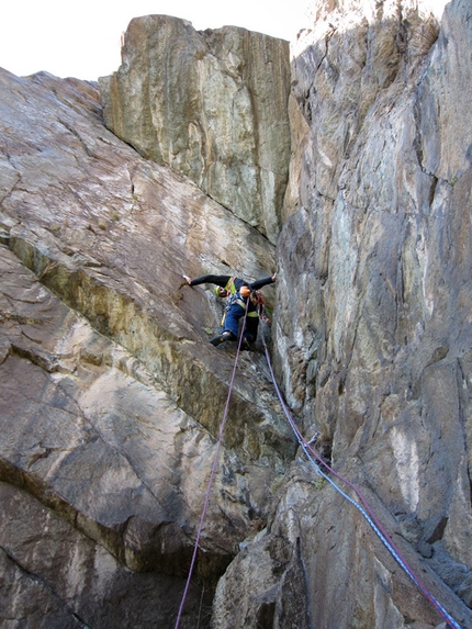 Pilier Rhodo a Montjovet - Arrampicata tra sul Pilier Rhodo a Montjovet, Valle d'Aosta