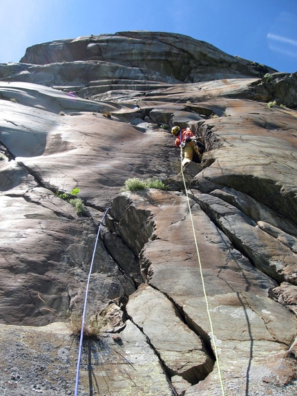 Pilier Rhodo a Montjovet - Wonder Crack, Pilier Rhodo a Montjovet, Valle d'Aosta