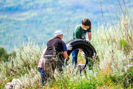 Climb & Clean – Una montagna di rifiuti raccolta da Massimo Faletti e Matteo della Bordella di Karpos - Una montagna di rifiuti raccolta dagli Ambassador Karpos Massimo Faletti e Matteo della Bordella in Trentino Alto Adige e Sicilia.