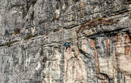 Climb & Clean – Una montagna di rifiuti raccolta da Massimo Faletti e Matteo della Bordella di Karpos - Una montagna di rifiuti raccolta dagli Ambassador Karpos Massimo Faletti e Matteo della Bordella in Trentino Alto Adige e Sicilia.