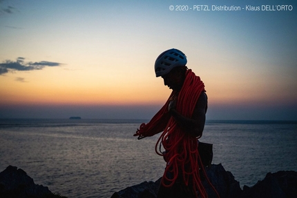 Parte il Petzl Legend Tour Italia, il viaggio alle origini dell’arrampicata italiana - Parte il Petzl Legend Tour Italia alla scoperta dei luoghi simbolo della nascita dell'arrampicata sportiva italiana negli anni Ottanta. Il primo episodio di Finale Ligure uscirà il 21 dicembre.