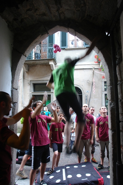 Omegna Street Boulder 2011 - Una fase dell' Omegna Street Boulder che si è svolto sabato 11 giugno 2011 ad Omegna sul Lago d’Orta (VB).