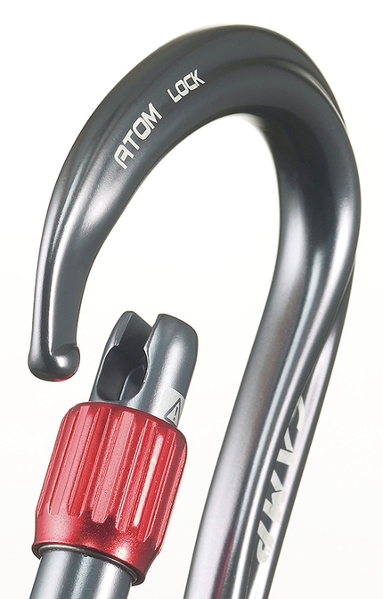 Fai come Stefano Ghisolfi: scegli l’innovazione di C.A.M.P - Fai come Stefano Ghisolfi: scegli l'innovazione di C.A.M.P con il moschettone Atom Lock, l'imbragatura Impulse e il moschettone a ghiera Atom Lock.