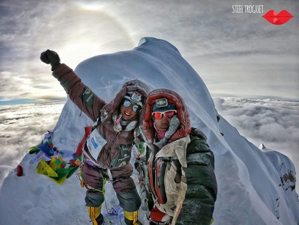 Stefi Troguet, Ambassador Ferrino, summits Manaslu, her second 8000er - Stefi Troguet, Ambassador Ferrino, summits Manaslu, her second 8000er