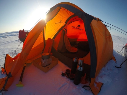 Ferrino Basecamp Experience with French Arctic explorer Alban Michon - Ferrino Basecamp Experience with Alban Michon: the French Arctic explorer will accompany groups into the mountains in complete autonomy.