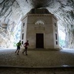 Successo per la seconda edizione di Frasassi Sky Race targata SCOTT - Al Frasassi Sky Race targata SCOTT un sold out, con 300 iscritti che si sono sfidati in una giornata dominata dal sole e dalla passione per la corsa in montagna. Giacomo Forconi e Martina Testarmata campioni regionali
