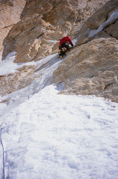 Valery, hard mixed climbing at 7400m - Valery, hard mixed climbing at 7400m