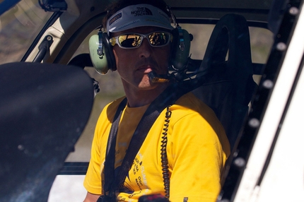 Simone Moro between Everest, Lhotse and helicopter rescues