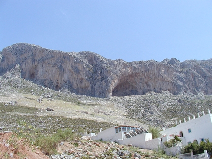 Kalymnos - Le falesie di Spartacus, Afternoon, Grande Grotta, Panorama a Kalymnos, Grecia.