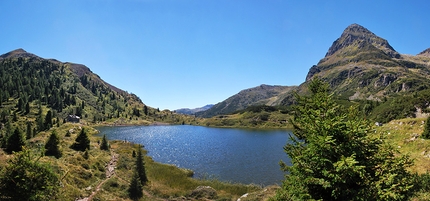AKU adotta il Sentiero dei Laghi di Colbricon, Parco Naturale Paneveggio Pale di San Martino - Nell’ambito dell’iniziativa 'Adotta un sentiero del Parco', concepita dal Parco Naturale Paneveggio Pale di San Martino (Dolomiti), l’azienda calzaturificio AKU ha 'adottato' il sentiero dei Laghi di Colbricón che parte dal Passo Rolle.