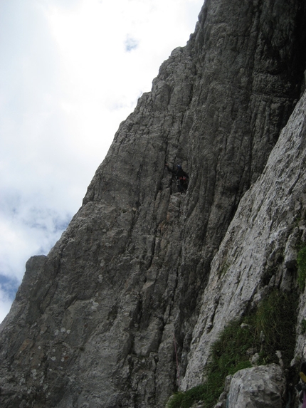 Genau, Dolomiti di Brenta - Genau, Dolomiti di Brenta (400m, VIII, Luca Cornella, Roberto Pedrotti, 2009 & 2011).