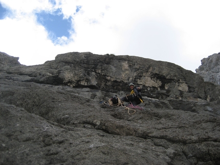 Genau, Dolomiti di Brenta - Genau, Dolomiti di Brenta (400m, VIII, Luca Cornella, Roberto Pedrotti, 2009 & 2011).