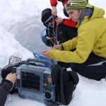 Avviati a Cervinia i test medico-scientifici per studiare la respirazione in caso di seppellimento in valanga - Avviati a Cervinia i test medico-scientifici per studiare la respirazione in caso di seppellimento in valanga. 
Il progetto coinvolge medici, ricercatori, specialisti e tecnici