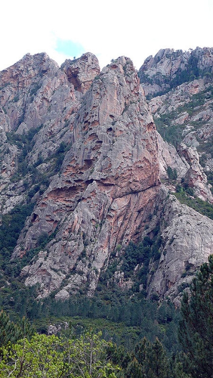 Bavella, Corsica - Punta U Peru. On the right the overhangs breached by Vecchia Felpa