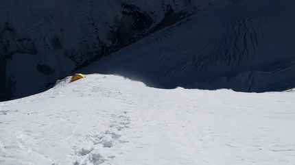 Nuptse - Gerlinde Kaltenbrunner & David Göttler: il bivacco a circa 7250m