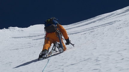 Nuptse - Il 17/05/2012 Gerlinde Kaltenbrunner e David Göttler hanno raggiunto la cima del Nuptse (7861m) per la difficile e lunga via Scott.