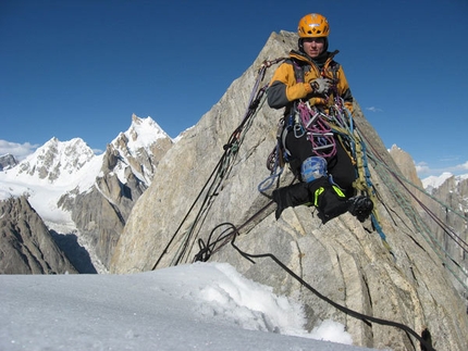 Silvia Vidal sullo Shipton Spire, Trango, Pakistan