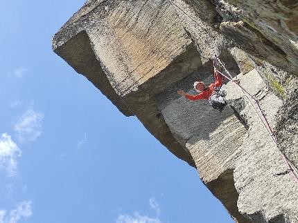 Valle dell'Orco, Noasca Towers Gran Traversata, Claudio Battezzati, Andrea Giorda - Noasca Towers Gran Traversata: Claudio Battezzati alla Terza Torre, Il Diedro della Lingua