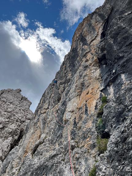 Via Bolago, Quarto Campanile degli Armi, Dolomiti di Brenta, Daniele Bolognani, Davide Dallago - Sul terzo tiro della Via Bolago, Quarto Campanile degli Armi, Dolomiti di Brenta (Daniele Bolognani, Davide Dallago 06/08/2023)