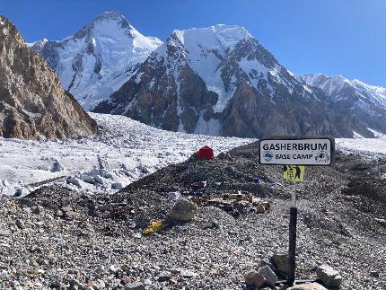 Gasherbrum IV, Dmitry Golovchenko, Sergey Nilov - Gasherbrum IV Base Camp