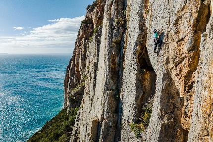 Sardegna, Petzl Legend Tour Italia - Cecilia Marchi su Supergulp (6a), Castello dell'Iride, Falesia di Masua, Sardegna