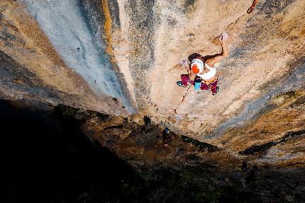 Sardegna, Petzl Legend Tour Italia - Laura Giunta su Aladino (7c/7c+) at Ruota del Tempo, Domusnovas, Sardegna