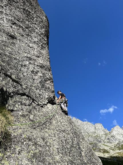 Labocaiana, Valle del Ferro, Val Masino, Paolo Marazzi, Riccardo Riva, Luca Robbiati - L'apertura di Labocaiana in Valle del Ferro, Masino - Bregaglia (Paolo Marazzi, Riccardo Riva, Luca Robbiati 2023)